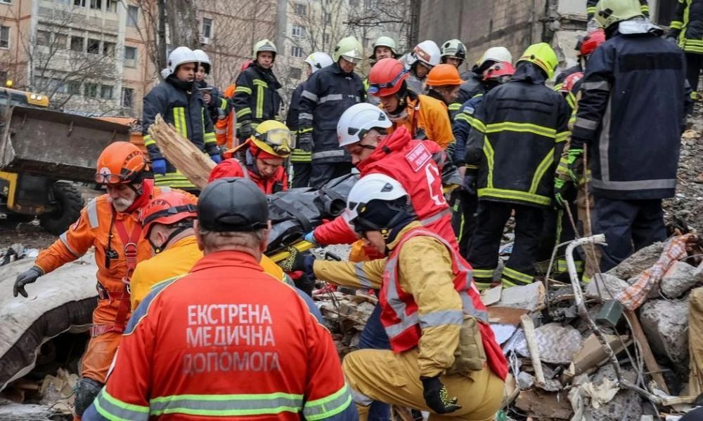 Στους δέκα οι νεκροί στην Οδησσό από το ρωσικό χτύπημα -Βρήκαν αγκαλιασμένους μητέρα και βρέφος (Βίντεο & Εικόνες)